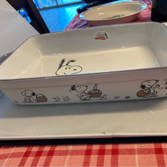 Snoopy Cartoon Baking Dish with Handles - Picture 3 of 5